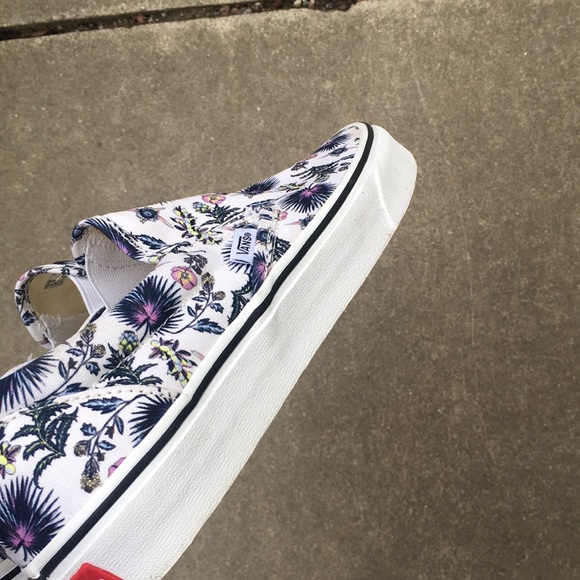 NEW VANS SNEAKERS - Picture 6 of 12